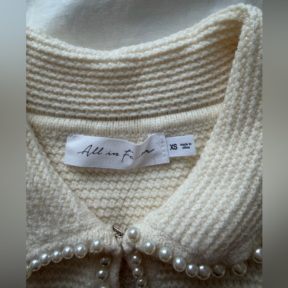 NWT Cream Pearl cardigan - Picture 2 of 4